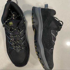 Men’s New Balance athletic shoes 9 1/2